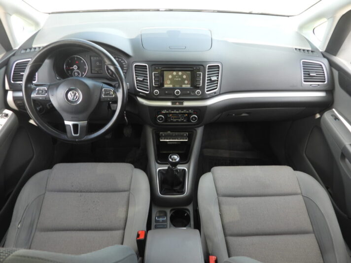 VW SHARAN