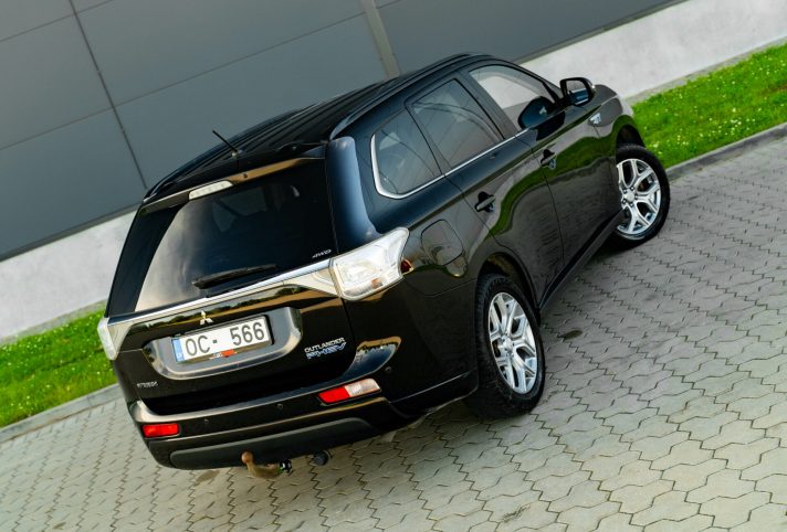 MITSUBISHI OUTLANDER