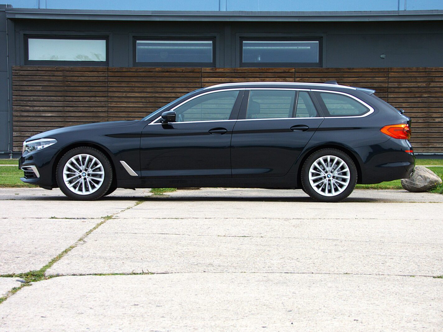 BMW 520I