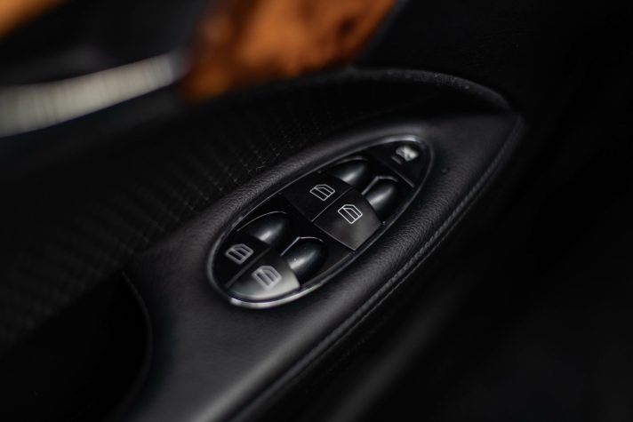 MERCEDES BENZ E220