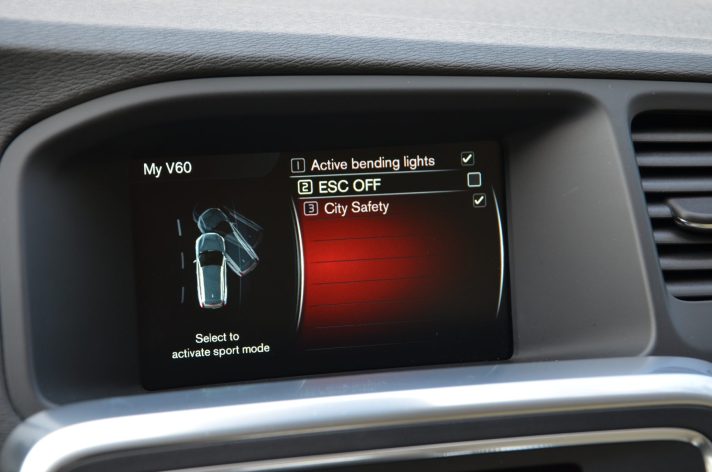 Tikko ievests.   Volvo V60 Cross Country Summum 2.4 Dīzelis 4×4 Awd . Ar automātisko ātrumkārbu.