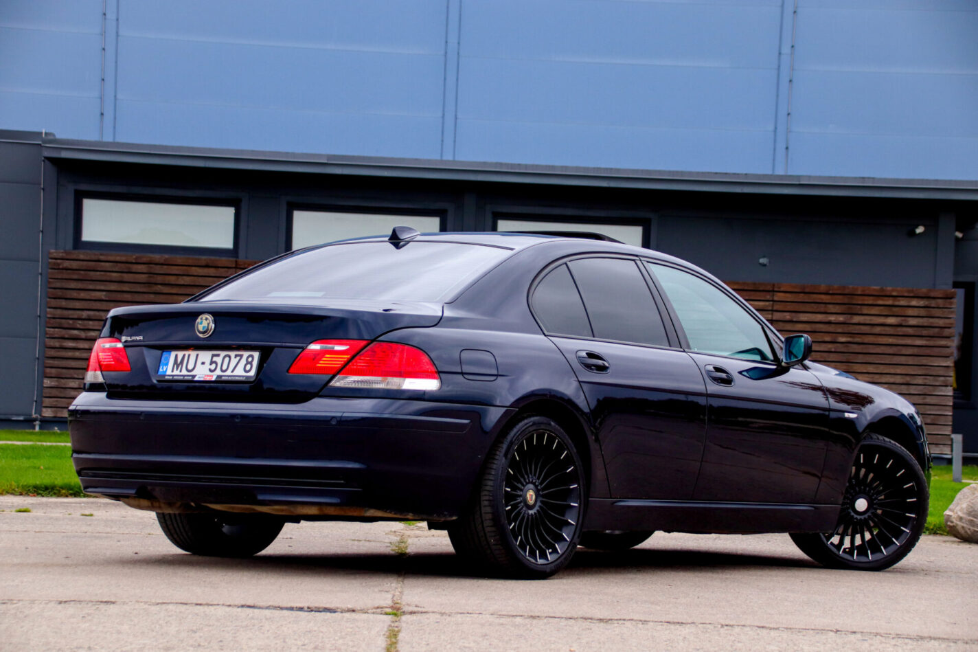 BMW 730