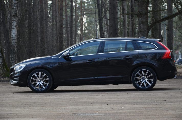 Tikko ievests 2016. Gada modelis. Volvo. V60 Plug-In Hybrid Summum. 2.4D6 (162kw -220z/s diesel + 50Kw-68z/s Electro= 288z/s) Awd pilnpiedziņa.