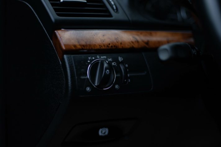 MERCEDES BENZ E220