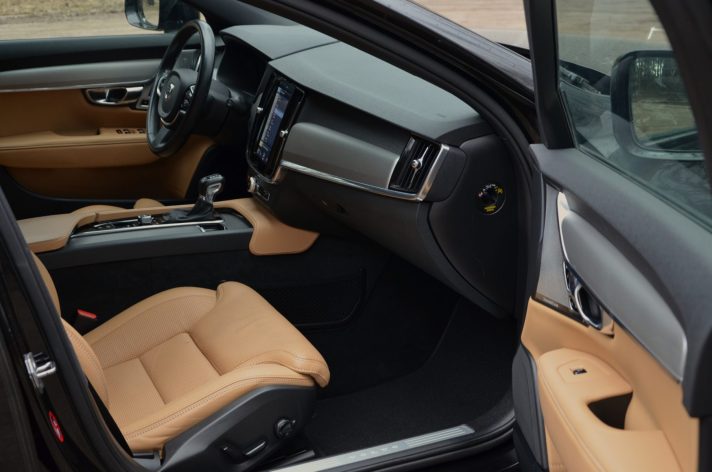 Tikko ievests. Volvo V90 Cross Country Awd. 2.0 D5 (173 kw-235 zs) Dīzelis. ar Automātisko ātrumkārbu.