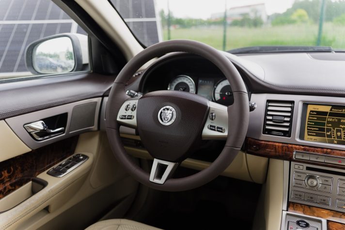 JAGUAR XF