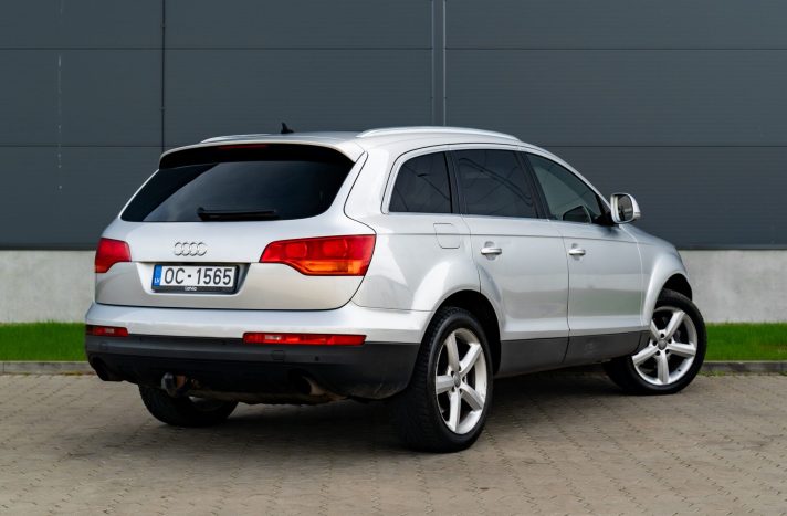 AUDI Q7