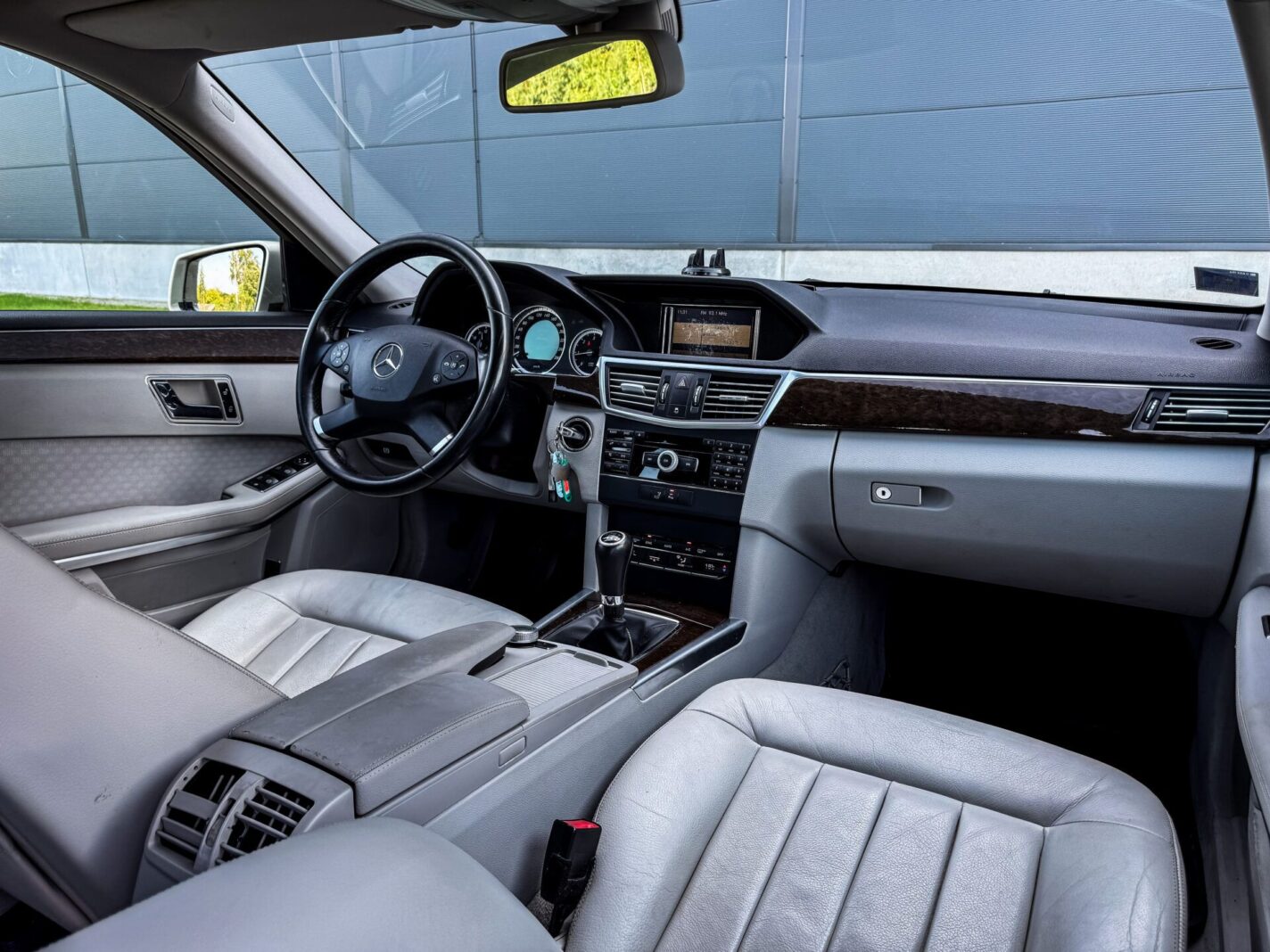 MERCEDES BENZ E220