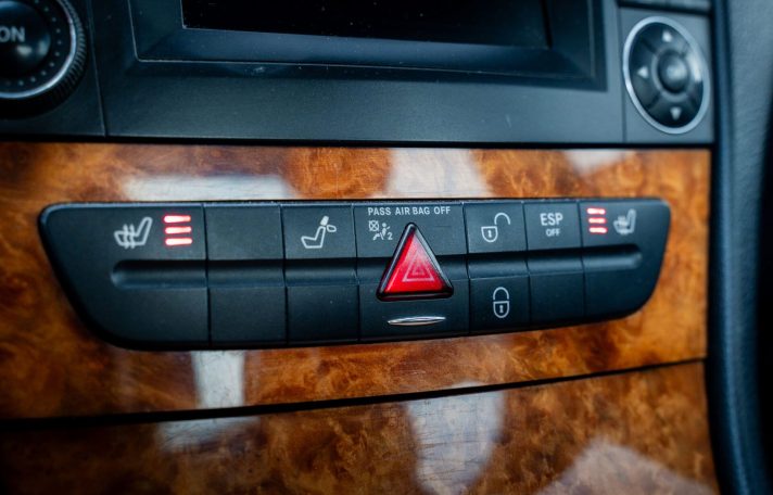 MERCEDES BENZ E200