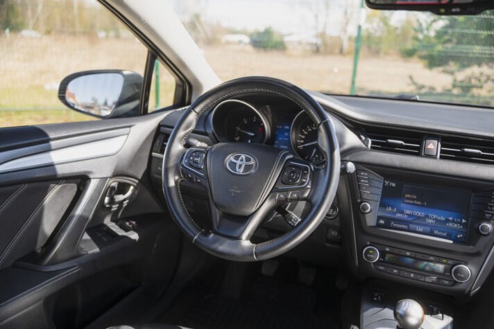 TOYOTA AVENSIS