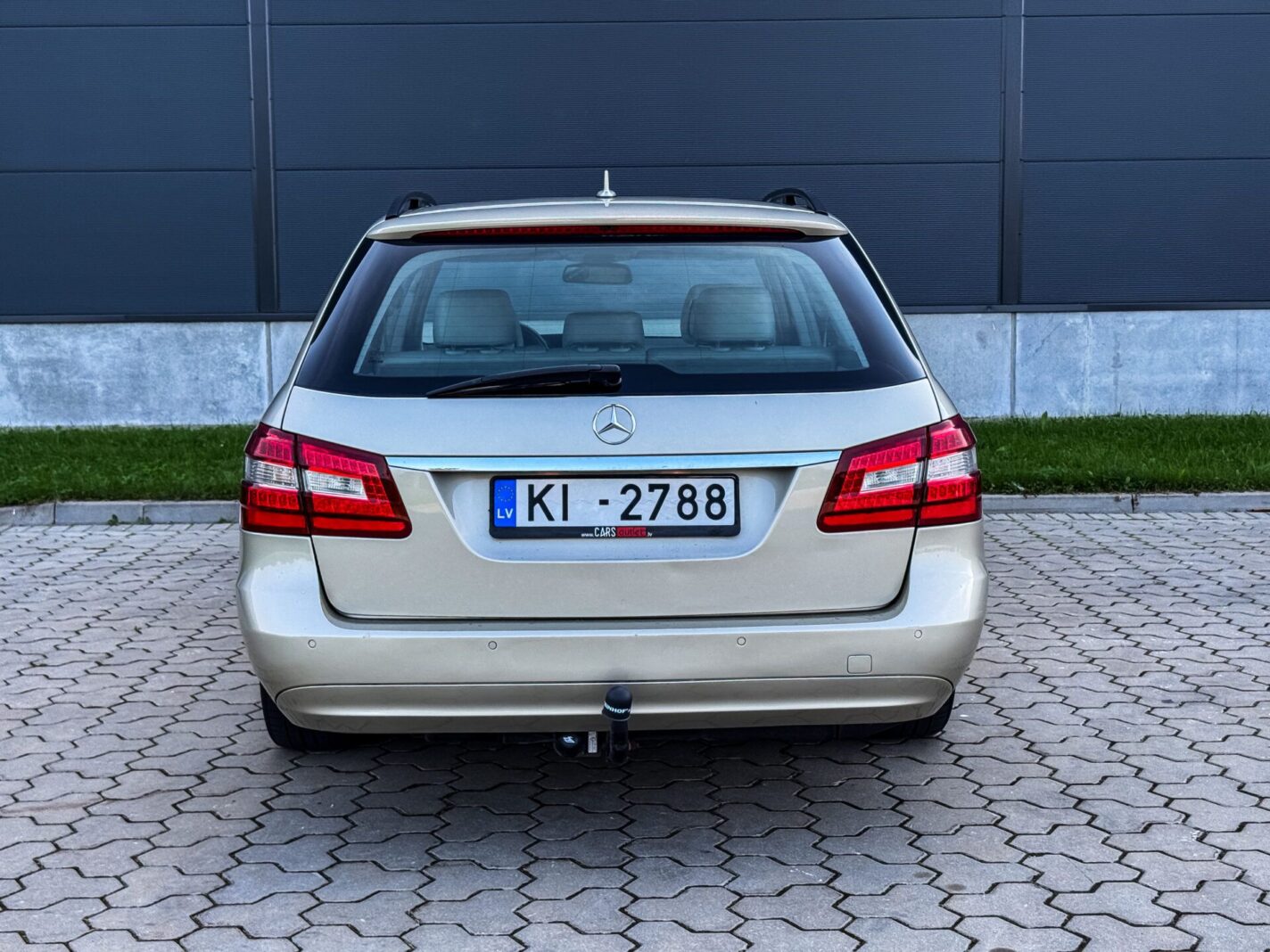 MERCEDES BENZ E220