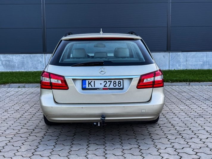 MERCEDES BENZ E220