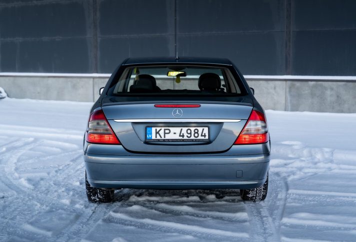 MERCEDES BENZ E200