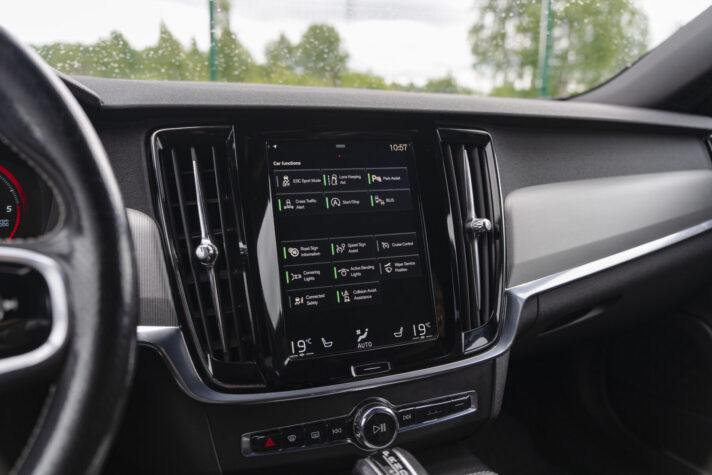 VOLVO V90 R-DESIGN
