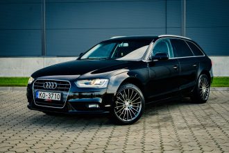 AUDI A4 AVANT