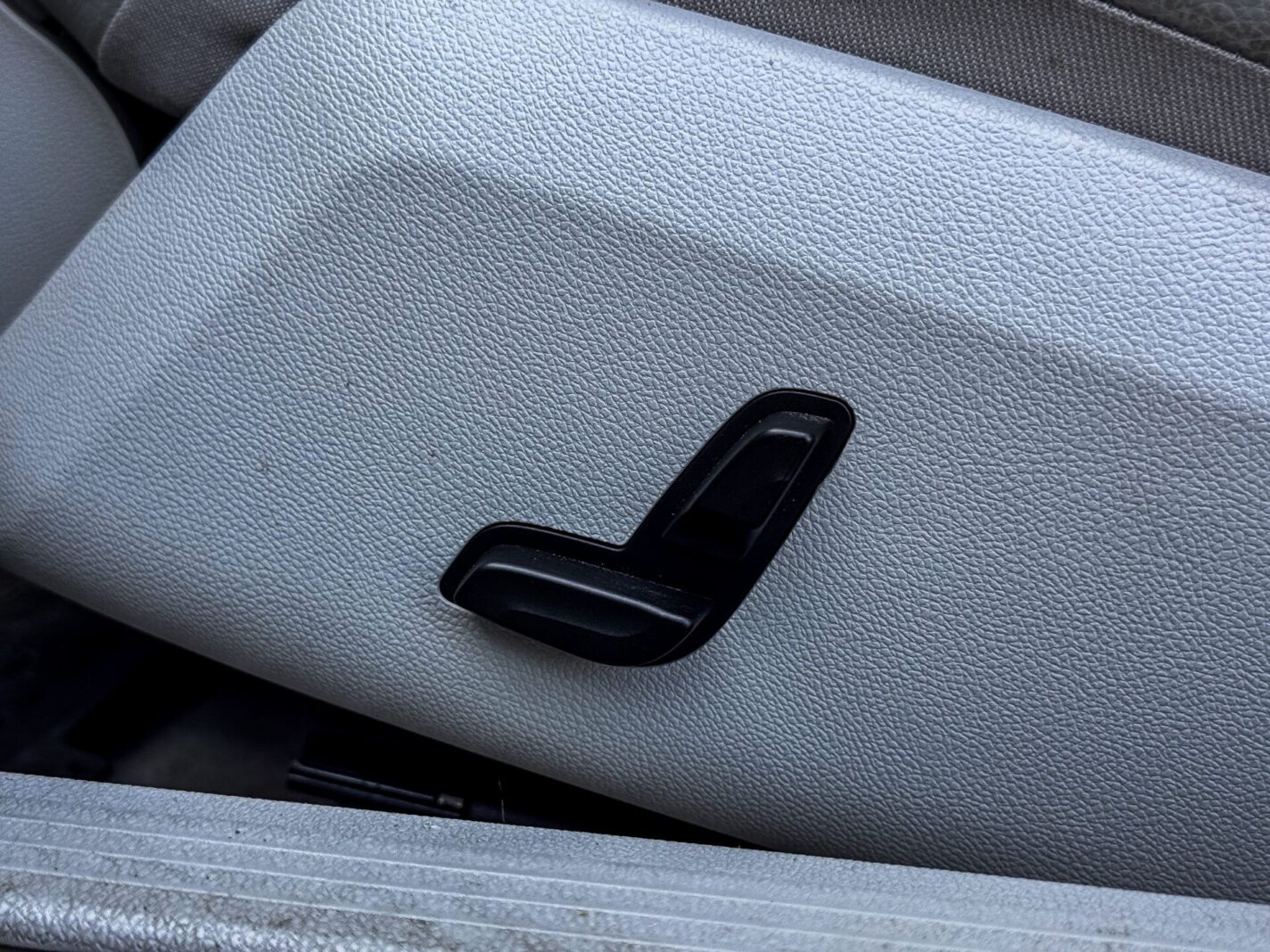 MERCEDES BENZ E220
