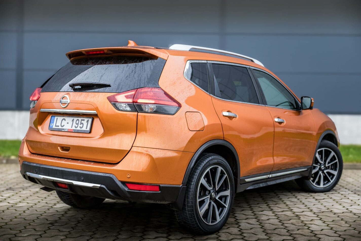 NISSAN X TRAIL