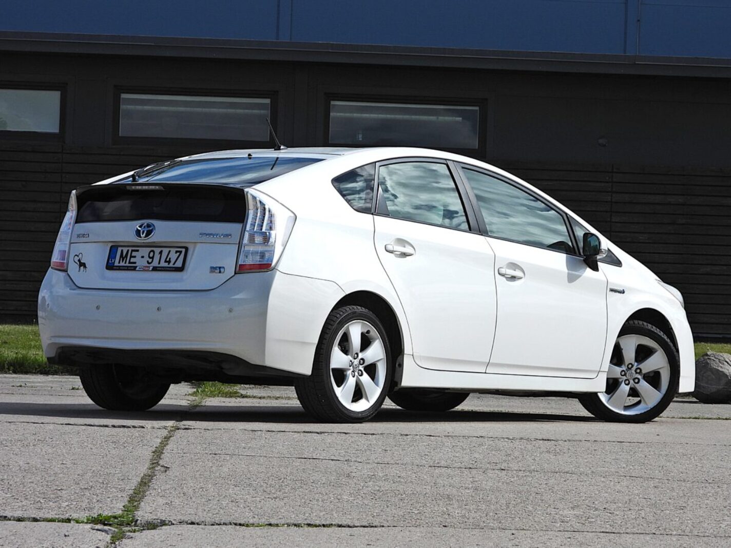TOYOTA PRIUS