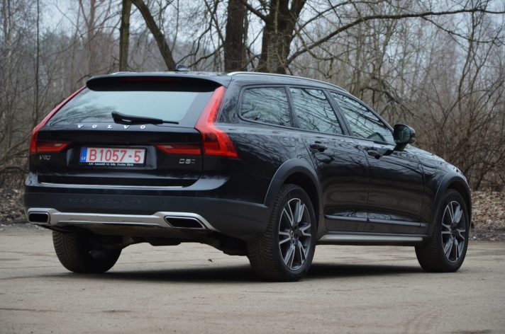 Tikko ievests. Volvo V90 Cross Country Awd. 2.0 D5 (173 kw-235 zs) Dīzelis. ar Automātisko ātrumkārbu.