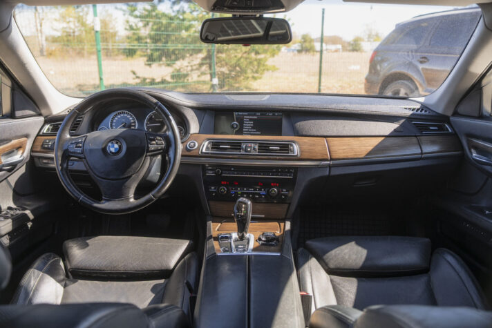 BMW 730