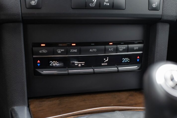 MERCEDES BENZ E220