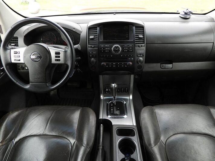 NISSAN NAVARA