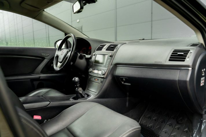 TOYOTA AVENSIS