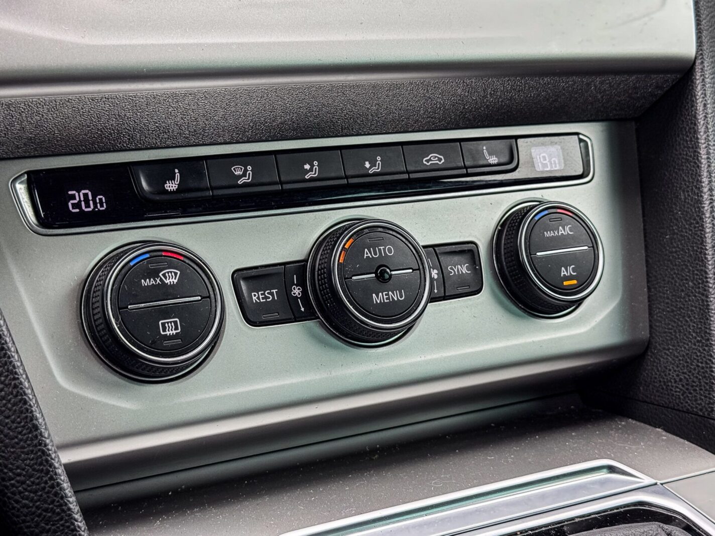 VW PASSAT