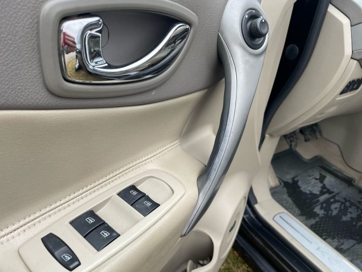 RENAULT KOLEEOS AR MAZU ORIGINALU PIERADAMU NOBRAUKUMU