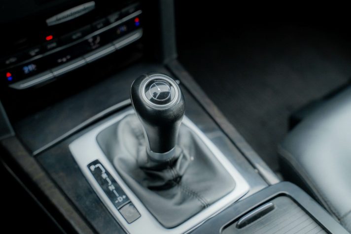 MERCEDES BENZ E220