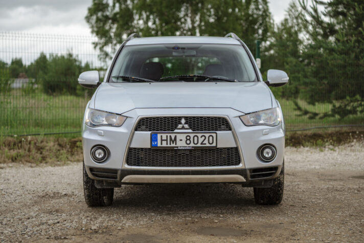MITSUBISHI OUTLANDER