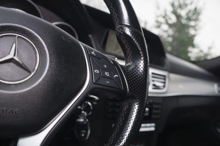 MERCEDES BENZ E220