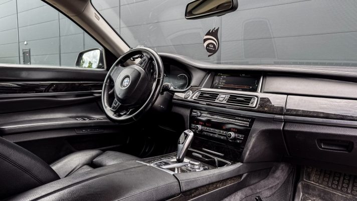 BMW 730