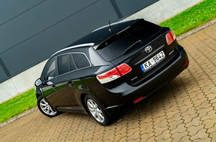 TOYOTA AVENSIS