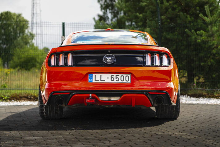 FORD MUSTANG