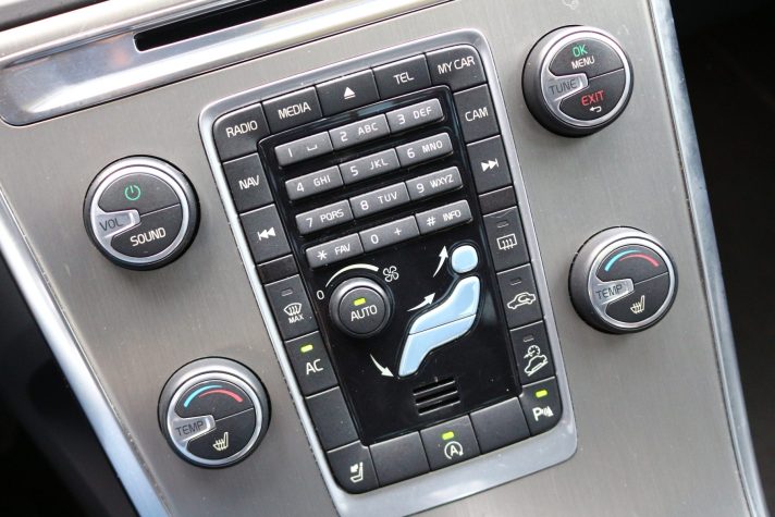 VOLVO XC60 2.4 D5 120 KW SUMMUM MEH.
