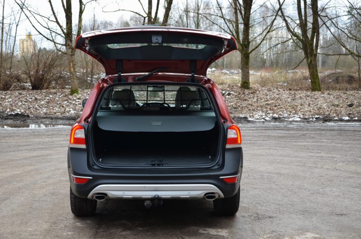 Tikko ievests. Volvo XC 70 Summum 2.4 D5 (158kw-215z/s) Dīzelis 4×4 Awd . Ar automātisko ātrumkārbu.