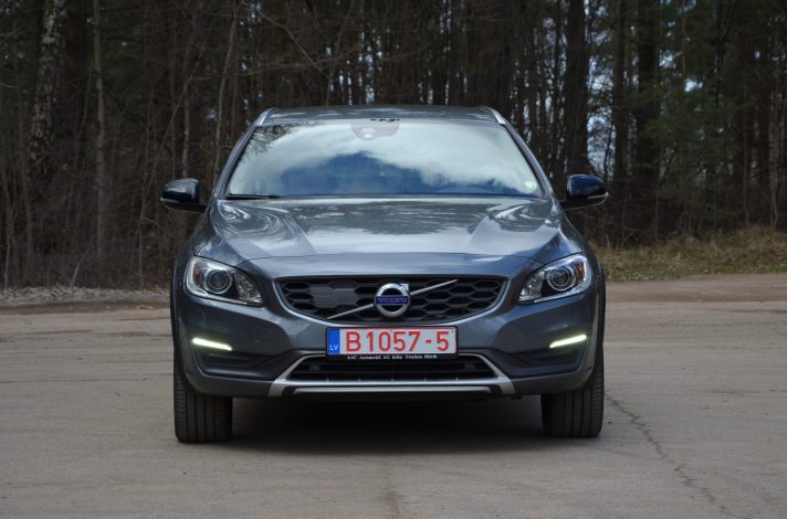 Tikko ievests.   Volvo V60 Cross Country Summum 2.4 Dīzelis 4×4 Awd . Ar automātisko ātrumkārbu.