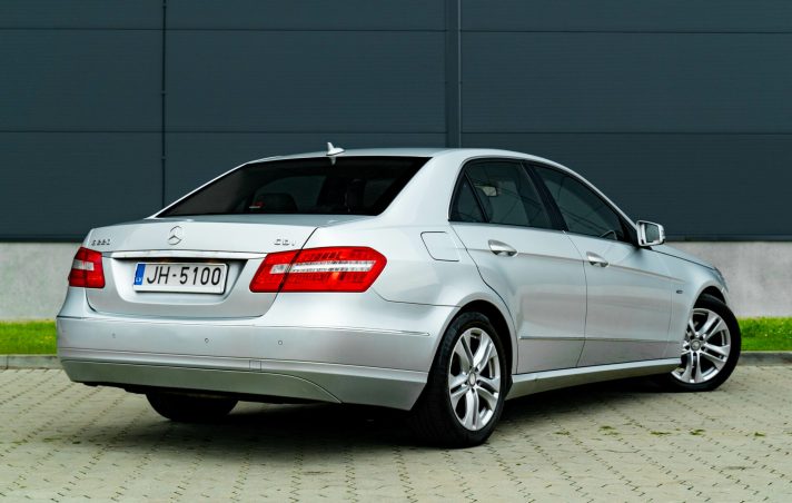 MERCEDES BENZ E220