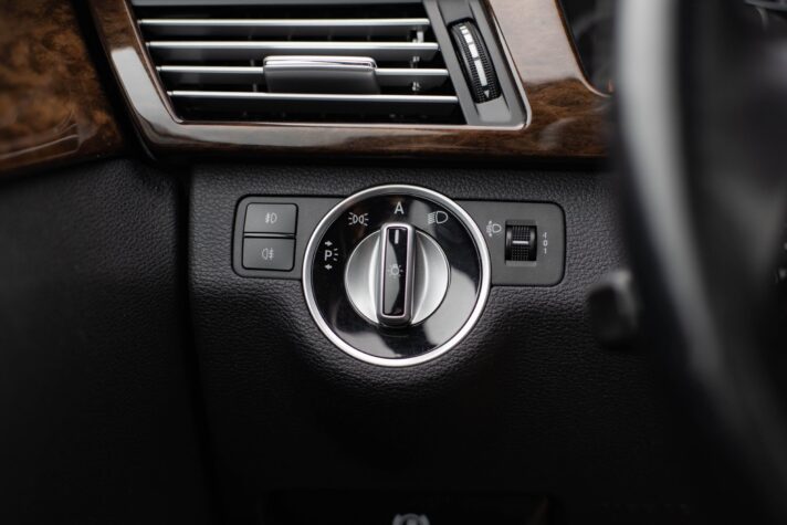 MERCEDES BENZ E220