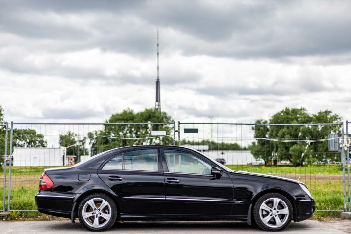 MERCEDES BENZ E220