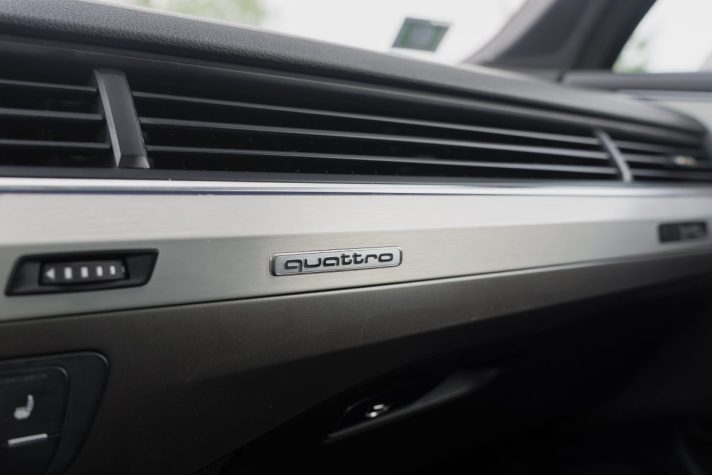 AUDI Q7 S-LINE
