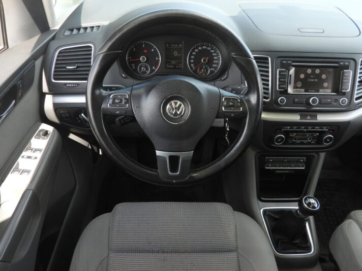 VW SHARAN