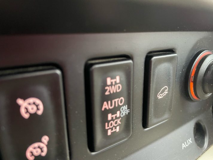 RENAULT KOLEEOS AR MAZU ORIGINALU PIERADAMU NOBRAUKUMU