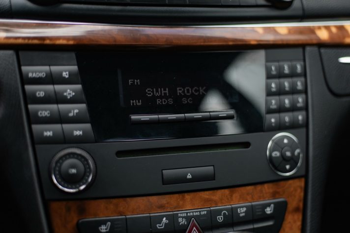 MERCEDES BENZ E220
