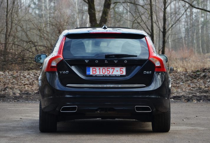 Tikko ievests 2016. Gada modelis. Volvo. V60 Plug-In Hybrid Summum. 2.4D6 (162kw -220z/s diesel + 50Kw-68z/s Electro= 288z/s) Awd pilnpiedziņa.