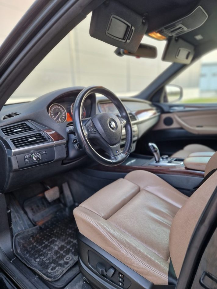 BMW X5 M-pack 2010 G. Melna krāsa 210 Kw