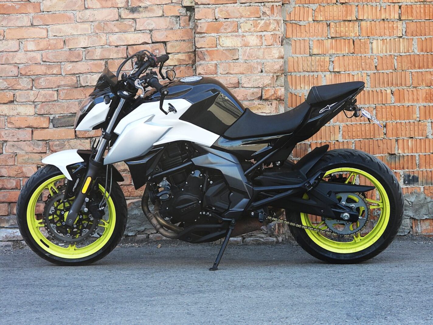CFMOTO 650NK
