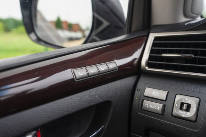 LEXUS LX 570