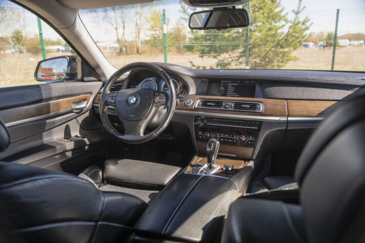 BMW 730
